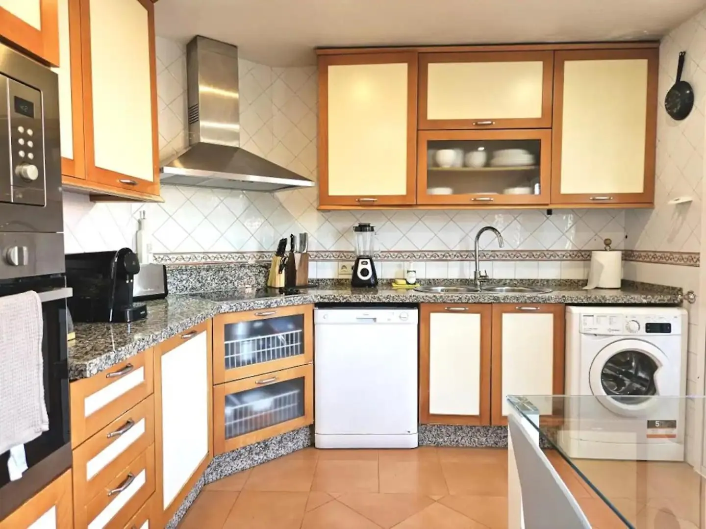 Pass The Keys Amplia Casa En Una Zona Ideal Marbella 0*,  Spain